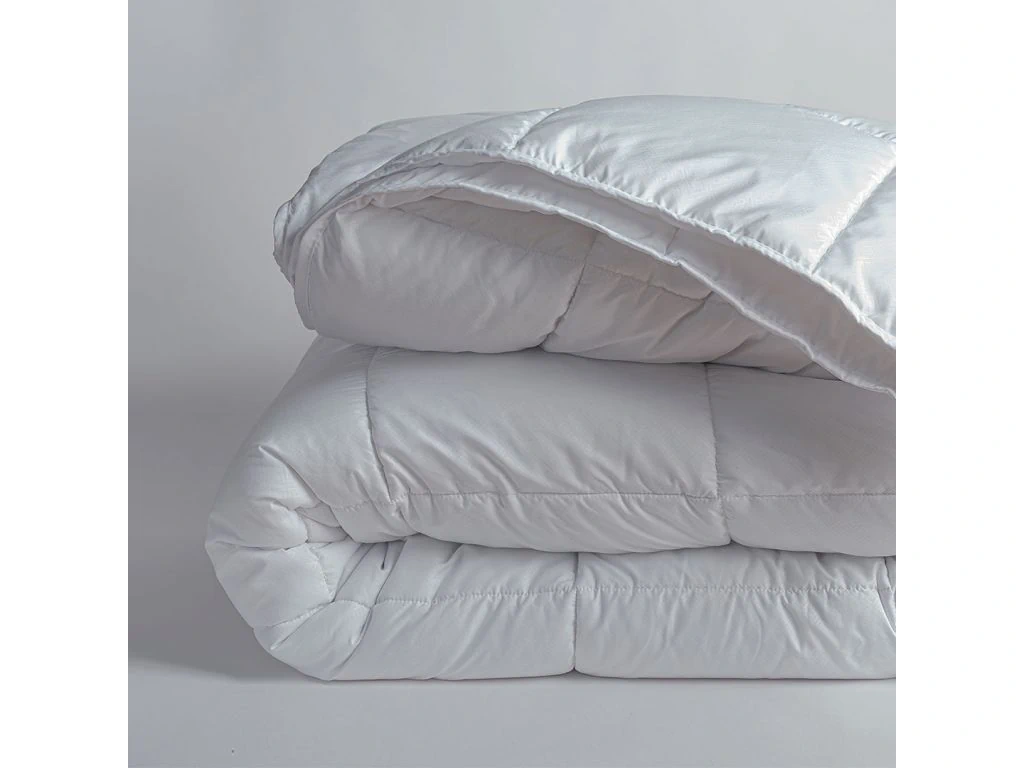 Couette blanche AKhome deux places en fibres de silicone – Image 3